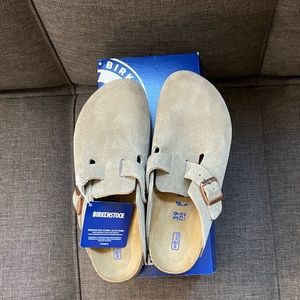 Birkenstock Boston Soft Footbed
Suede Leather Clog in Taupe